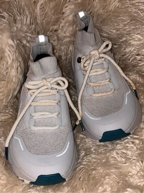 Vessi Stormproof Waterproof Sneakers Women’s Size 6